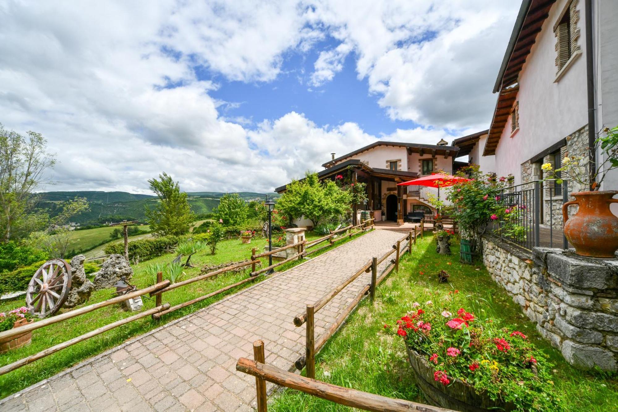 Agriturismo Valle Tezze Cascia Exteriör bild